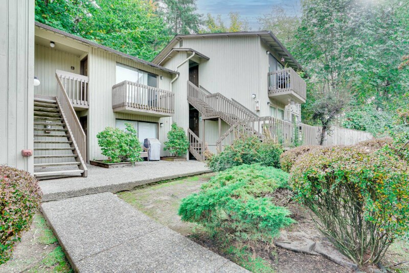 12711 SE 42nd St Unit B12, Bellevue, WA 98006 Room for Rent in