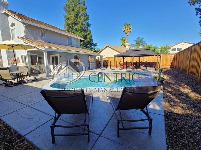 Foto del edificio - Executive Folsom Rental EXCELLENT Location and a POOL!