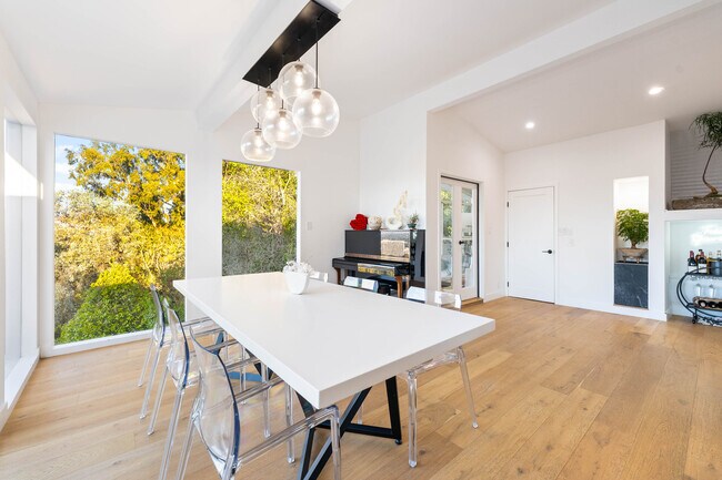 Foto del edificio - 3541 Multiview Dr