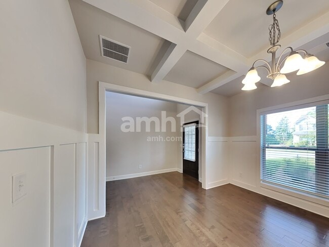 Foto del edificio - 1300 Victoria Walk Ln