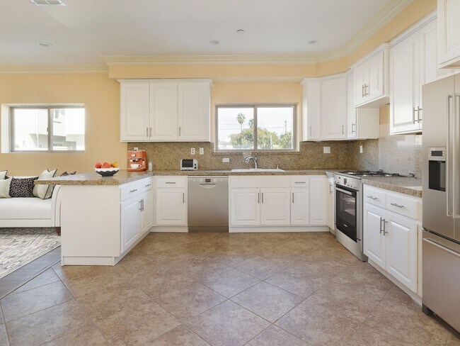 Foto del edificio - 4952 W 112th St
