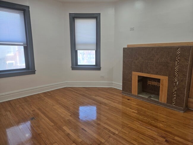 Building Photo - 1019 N Trumbull Ave