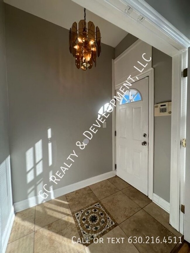 Foto del edificio - 2840 N Maplewood Ave
