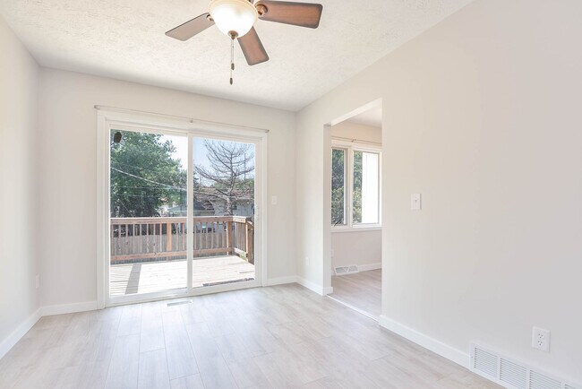 Dining Area - 10723 Browne St