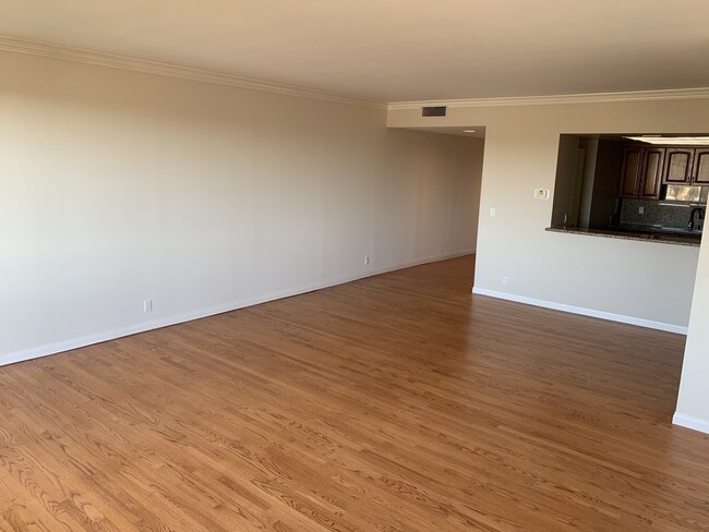 321 South San Vicente Apt 801 Los Angeles 90048 - Living and Dinning Room - 321 S San Vicente Blvd