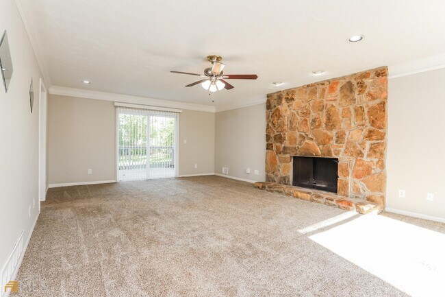 Building Photo - 641 Field Cliff Dr