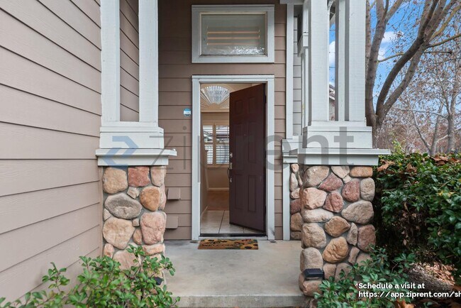 Foto del edificio - 6344 Holly Gillingham Ln