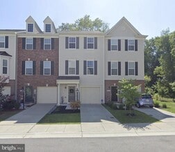 Building Photo - 7425 Willow View Ln
