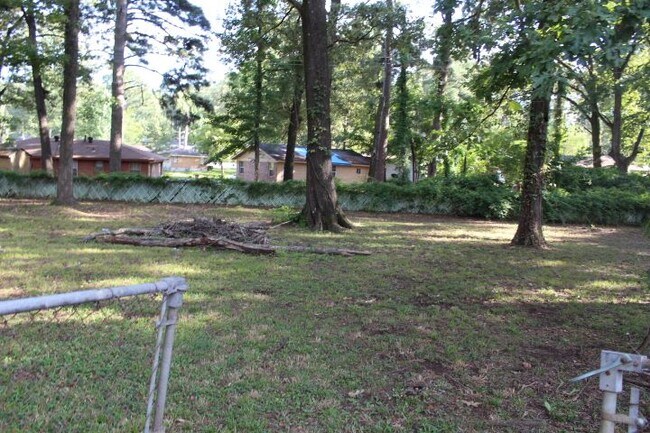 Building Photo - 19 Exeter Dr
