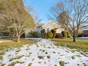 Building Photo - 18 Hughes St