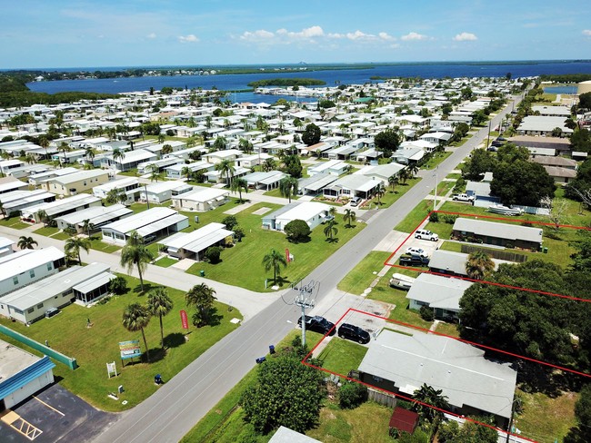 Building Photo - The Royal Mauian Apartments