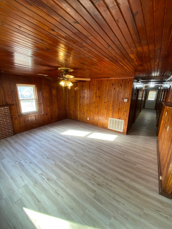 Building Photo - 211 N Cleveland Ave