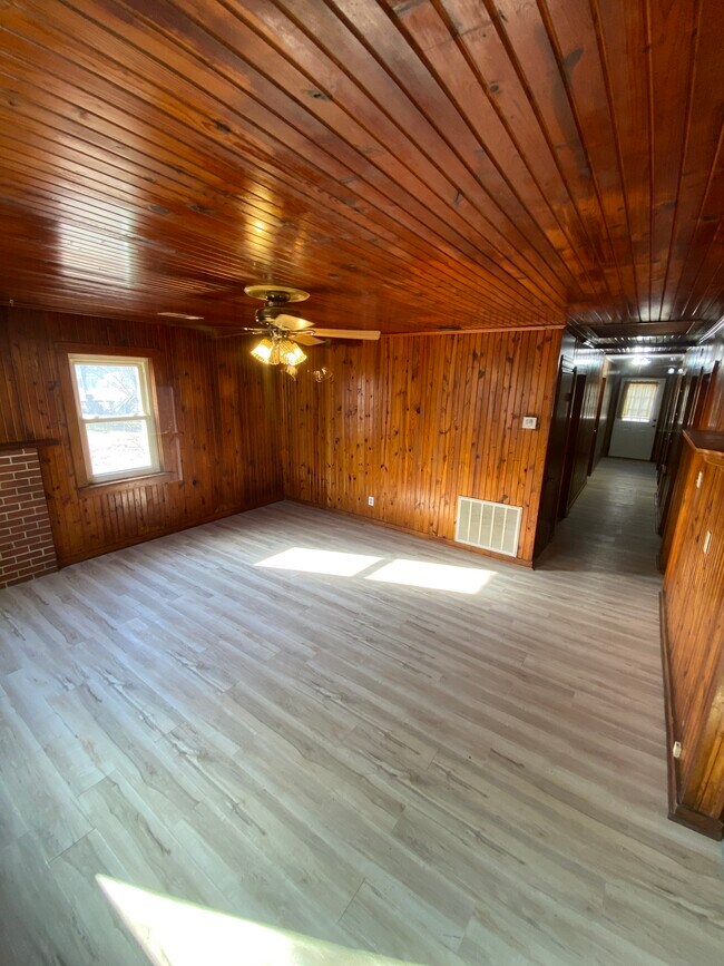 Foto del edificio - 211 N Cleveland Ave