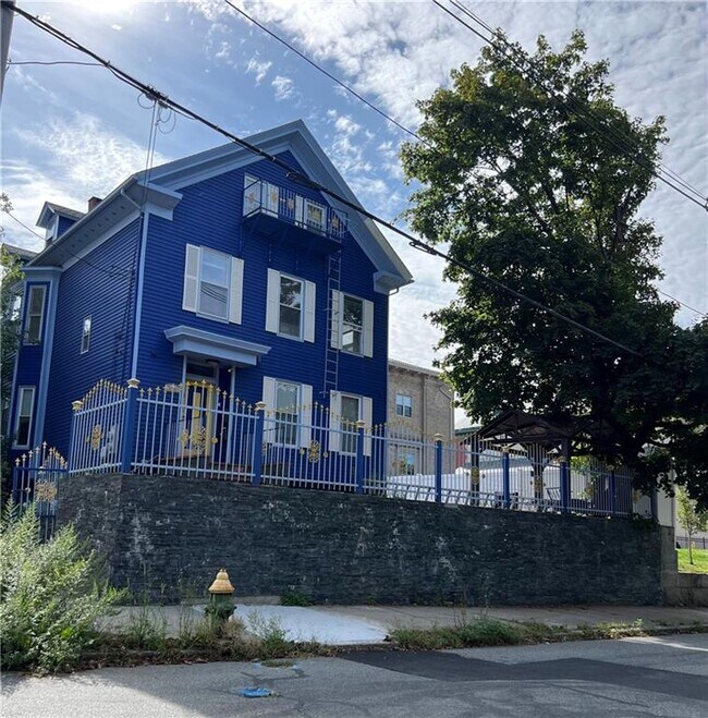 Building Photo - 121 Camp St