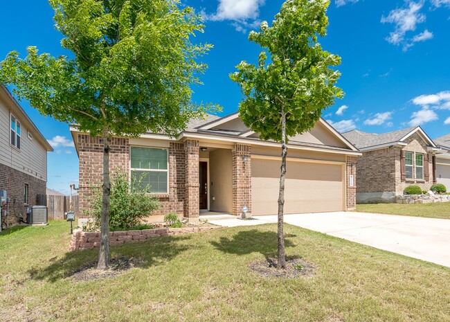 Building Photo - 1 Month Free Rent on a 3 bedroom 2 bath ho...