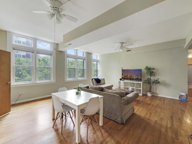 Foto del edificio - 4942 N Sheridan Rd