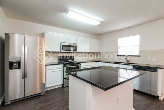 Building Photo - 13820 Canyon Ranch Rd