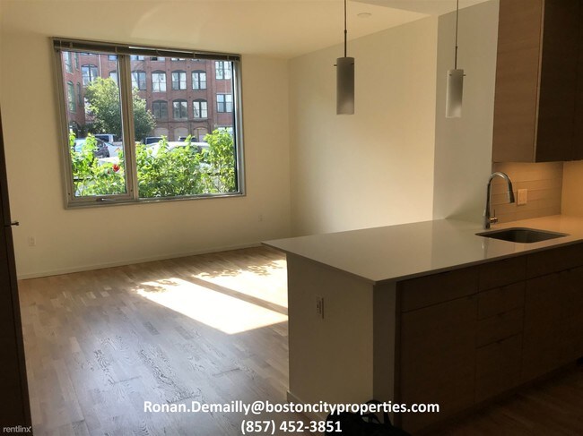 Building Photo - 1 br, 1 bath  - 1 Pelham Ter