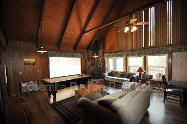 Foto del edificio - 20415 Pine Mountain Dr