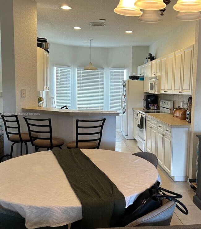 Foto del edificio - 8301 NW 107th Ct