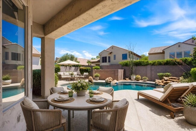 Building Photo - 7647 E Los Gatos Dr