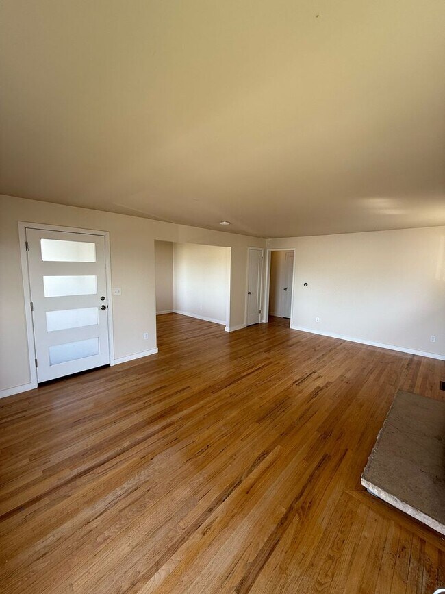 Building Photo - Charming 4-Bedroom Home in West Seattle’s ...