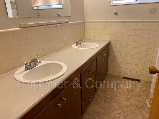 Building Photo - 688 S 700 W
