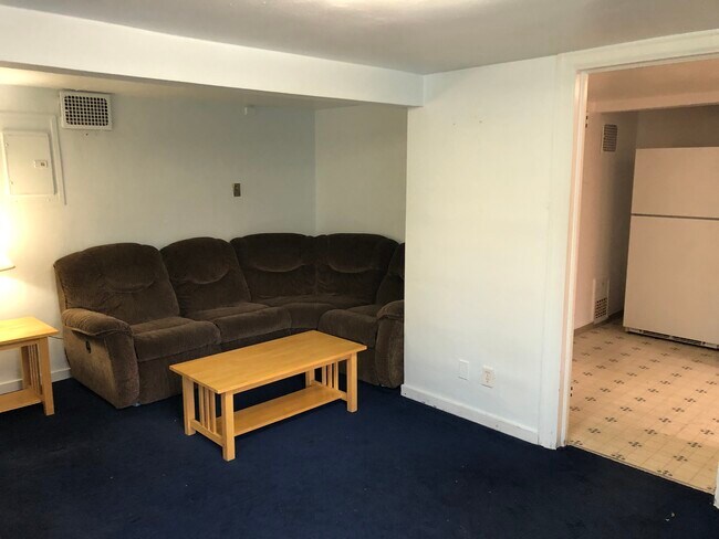 Living room - 905 NE D St