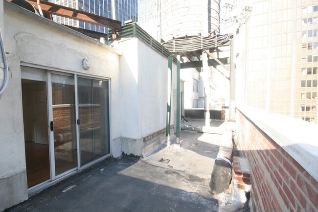 Building Photo - 55 W 55th St
