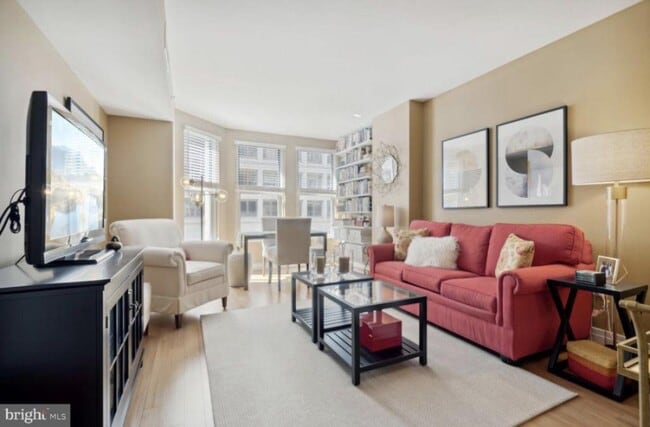 Foto del edificio - 915 E St NW