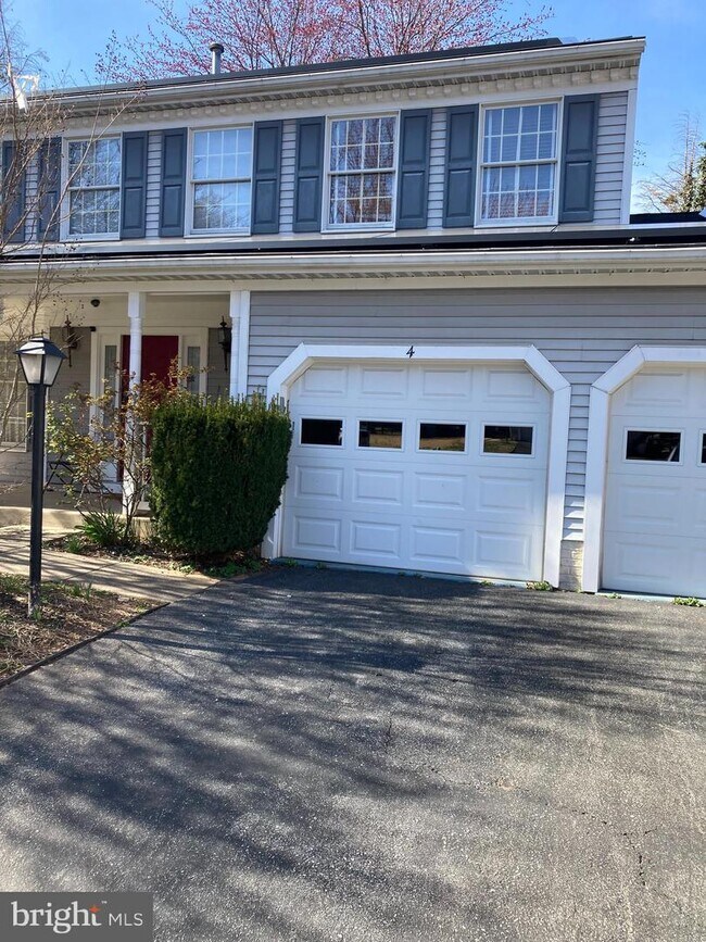 4 Pembrooke View Ct, Gaithersburg, MD 20877 House Rental in