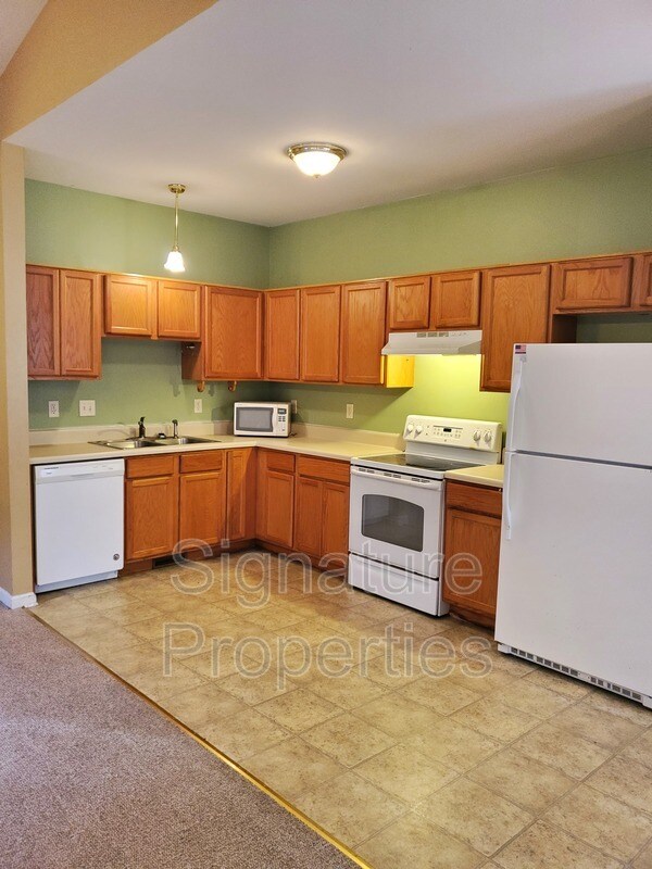 Building Photo - 386 Land Or Dr