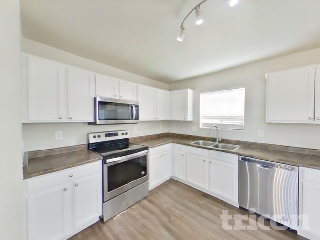 Building Photo - 4151 E Aragonite Ln