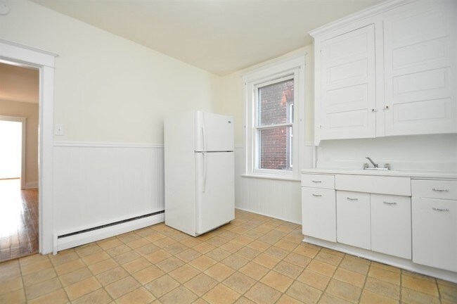 Building Photo - 1107 E 4th St