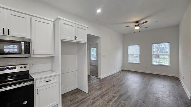 Building Photo - 2817 Vinnie Street - C