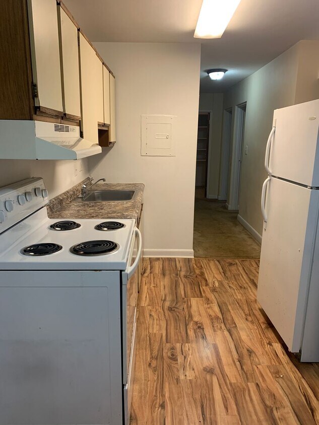 Foto principal - 1800 JPA - 2 bedroom/1 bath available 8/17/24