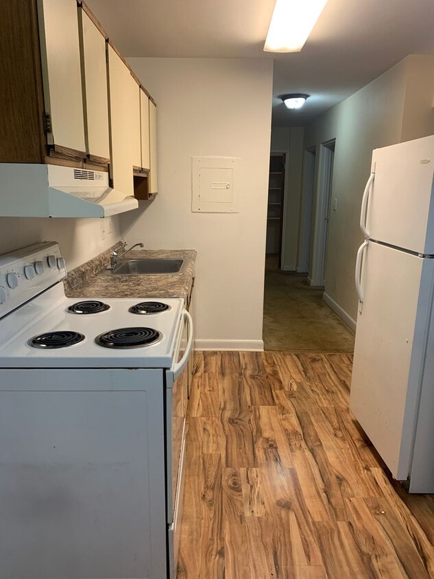 Primary Photo - 1800 JPA - 2 bedroom/1 bath available 8/17/24