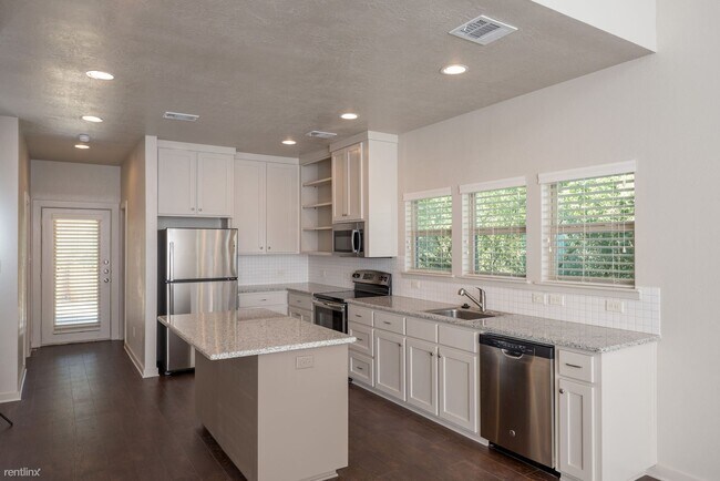 Building Photo - 4 br, 4.5 bath House - 310 Elm Ave