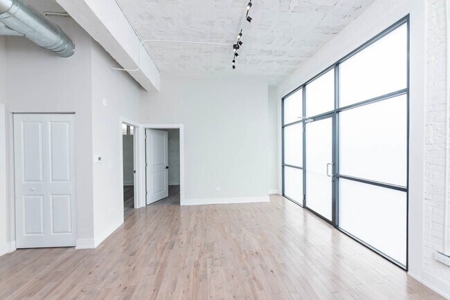 Foto del edificio - 2000 W 22nd Pl