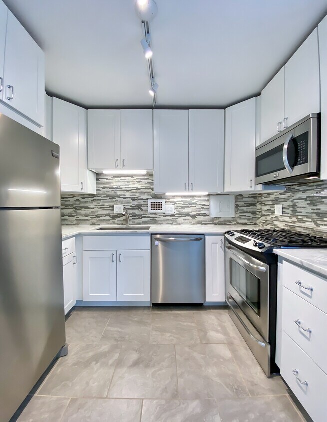 Foto principal - 5500 Friendship Blvd