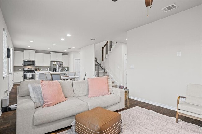 Building Photo - 7325 Loggia Pl