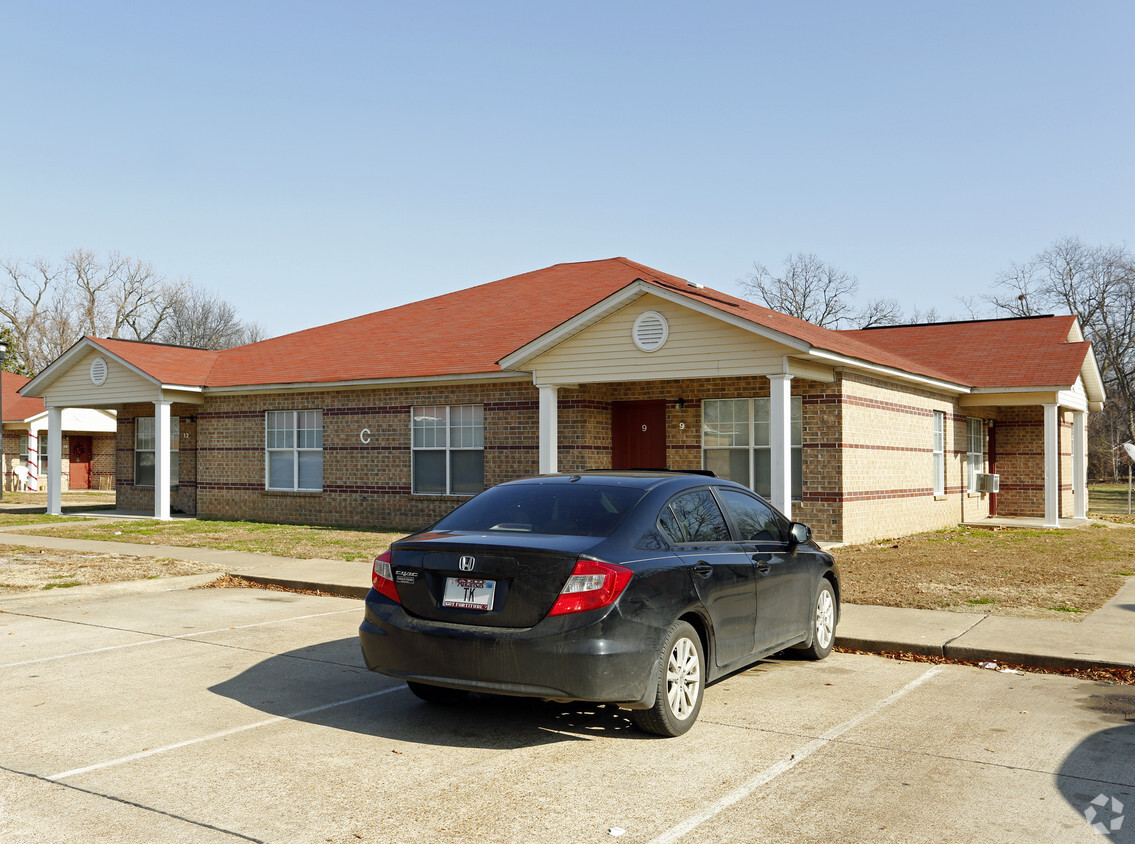 Building Photo - Davis Manor Apartments