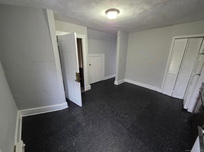 Building Photo - 186 Farren Ave