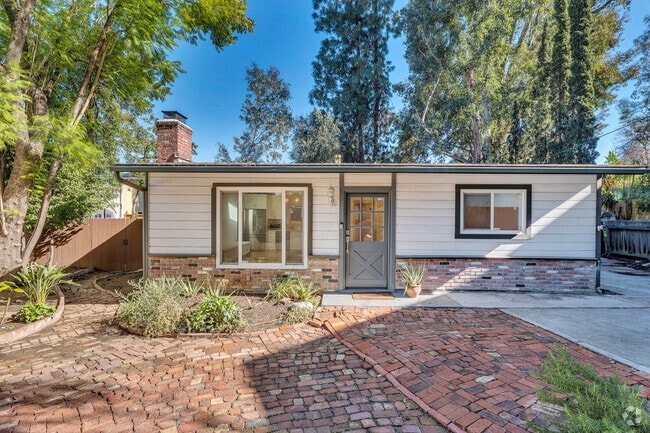 Building Photo - 5338 Campo Rd