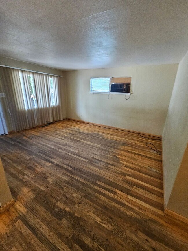 Foto del edificio - Large 3 bedroom in great location