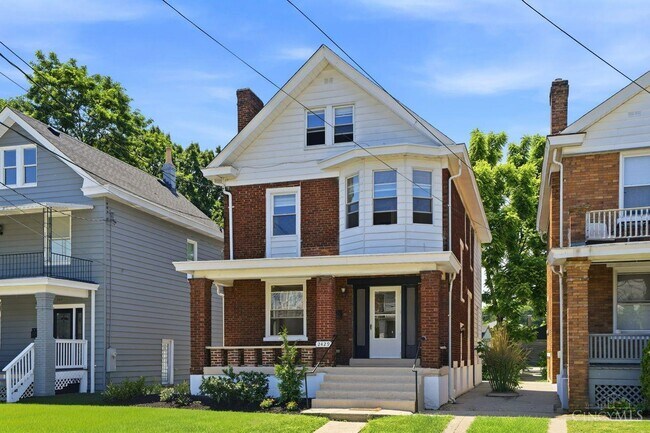 Building Photo - 2429 Robertson Ave