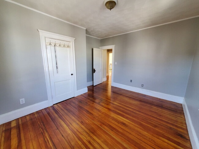 Building Photo - 623 Fellsway