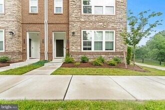 Building Photo - 4625 Crossing Ct