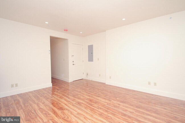 Building Photo - 2229 Frankford Ave