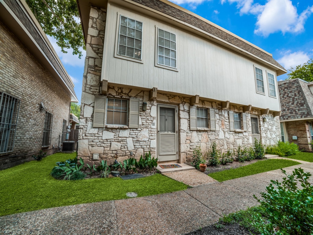 Primary Photo - 122 E Terra Alta Dr